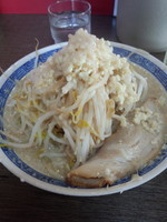 「ラーメン、油ギトギト、野菜カチモリ、ニンニク」@骨太味覚の写真