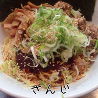 「汁なし隠玉辛麺+大盛り+卵かけご飯」@さんじの写真