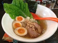 「鶏ガラ塩らぁめん・細麺＋トッピング玉子（￥700＋￥100）」@麺や 神音の写真