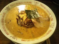 「豚骨味噌ラーメン５００円＋替え玉無料」@初代継承 哲麺 神保町店の写真