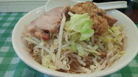 「ラーメン（ヤサイ、ニンニク、アブラ、カラメ）650円」@ラーメン絆の写真