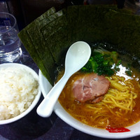 「醤油ラーメン➕海苔➕半ライス 750円」@壱吉 麻布店の写真
