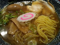 「煮干醤油らーめん(690円)+味玉(100円)」@らーめん・つけめん こてんぱんの写真