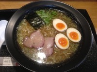 「中華そば＋煮玉子　100円＋100円」@中華そば 柳の写真