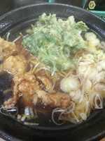 「天ぷら小２ヶそば(春菊・唐揚げ)370円」@立喰そば・うどん ふじの写真