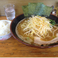 「味噌ネギラーメン¥750+中盛¥100+チャーシュー2枚¥100」@横浜ラーメン とんこつ家 鹿島店の写真