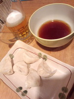 「手作り水餃子セット（プレミアムモルツ＋水餃子）600円」@六文そば 日暮里第1号店の写真