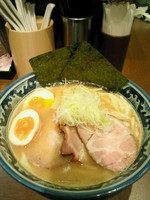「濃厚魚介豚骨特製ラーメン(こってり)　中盛り」@麺処 さとうの写真