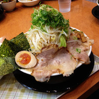 「なかまるとんこつ（なかまる盛り）」@豚人 守山店の写真