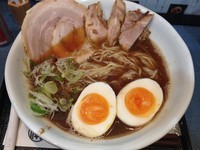 「にほんいち醤油そば・大盛り（840円）」@麺巧 潮の写真