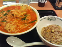 「チゲ味噌ラーメン（期間限定）＋半チャーハンセット」@日高屋 水道橋東口店の写真