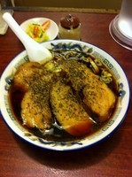 「中華そば肉多め」@富山ブラックラーメン だらんま 浅草店の写真