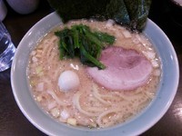 「らーめん並（醤油）＋ライス」@横浜家系ラーメン じゃん家の写真