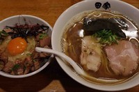 「中華そば＋卵かけちゃーしゅー丼＋文楽＋烏龍ハイ＋レモンサワー」@中華そば田家 ふくふくの写真