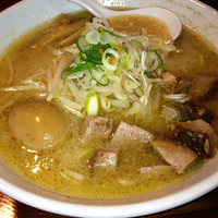 「味噌らあめん（大盛）¥650＋地鶏煮玉子¥130」@上州地鶏ラーメン 翔鶴の写真