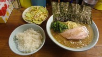 「ラーメン（630円）＋キャベチャー（100円）＋ライス」@吉祥寺 武蔵家の写真
