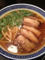 「醤油チャーシュー麺＋味玉」@東京らあめんタワー 芝大門本店の写真