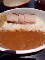 「薫製カレー（マイルド・薫度3）680円＋ベーコン200円」@燻製カレー くんかれ 松戸店の写真