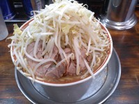 「大ラーメン、野菜まし」@麺でる 多摩センター店の写真