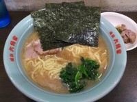 「中ラーメン\750＋ニラチャ\100」@横浜 六角家 御徒町店の写真