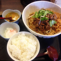 「牛肉まぜそば＋カレーの素＋ライス￥９５０」@麺 ten しばふの写真