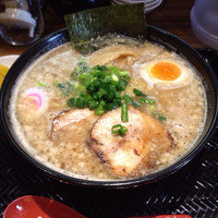 「豚骨ラーメンこってり」@天栄水らーめん 我道 東京本店の写真