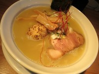 「【限定】濃厚鶏塩らーめん ７３０円」@らーめん専門 うしおととりの写真