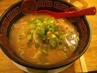 「とんこつラーメン６８０円」@希望軒 三宮東口店の写真