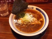 「黒ラーメン」@野田醤油らーめん 麺屋あじくま 初石店の写真