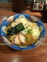 「肉ワンタン麺（黒ダシ）」@八雲の写真