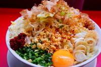 「豚まぜそば（ニンニク、野菜、カラメ、辛玉）＋粉チーズ」@用心棒の写真