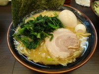 「味玉ラーメン（固め・濃い目）＋ライス＋モヤキャベ」@横浜家系ラーメン 大黒家の写真