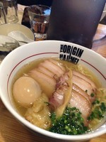 「ちゃあしゅう牛塩らあめん＋味玉」@らあめんHAJIMEの写真