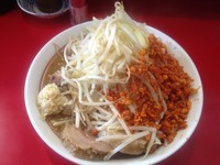 「ラーメン・ニンニク・カラアゲ（680円）」@千里眼の写真