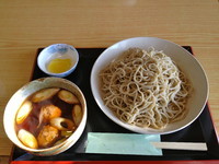 「肉そば（鶏団子）大盛」@手打ち蕎麦 わの写真