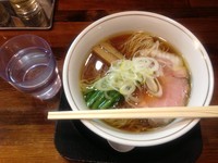 「醤油らーめん　￥６８０」@自家製麺ばくばくの写真