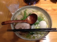 「海老ワンタン入り塩らー麺 ￥１１００　大盛り￥１５０」@横濱元町 本丸亭 横浜店の写真