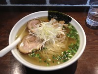 「塩ラーメン大盛り700円」@スタミナラーメン 馬しゃ屋の写真