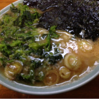 「ラーメン中+ほうれん草」@千葉家の写真