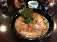 「豚骨醤油ラーメン中盛」@麺屋 優創の写真