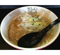 「豚骨魚介ラーメン：700円」@ラーメン海鳴 中洲店の写真