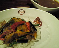 「南仏野菜のベジタブルカレー（プロヴァンス風）　１０００円」@ビストロとサカバ TAKEの写真