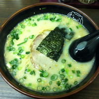 「博多ラーメン＋替玉　（500円＋100円）」@博多ラーメン 長浜や 青物横丁店の写真