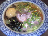 「とんこつ醇（燻製味玉付き・替え玉無料１）」@麺処 ほん田 nijiの写真