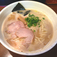 「醤油らーめん【大盛】」@麺や よかにせの写真