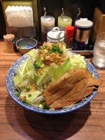「汁なし油そば(ミニ)+ヤサイ ¥680」@ラーメン燈郎の写真