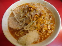 「カレーラーメン750円ニンニク少し・アブラ・タマネギ・カレー」@豚ラーメン 蕨店の写真