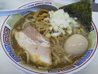 「ニボ搾り醤油ラーメン（大盛り：サービス）　＋味玉」@乱切り手もみ中華そば りょうがの写真