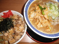 「にん肉らーめん+チャーシュー丼　「1,000円」」@優勝軒 岩槻店の写真