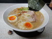 「味噌+味玉1/2 800円 + 大盛 100円」@Soupの写真